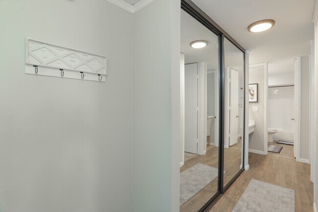 Building Photo - 3050 Rue D’Orleans