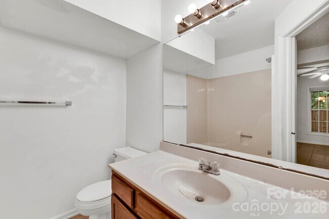 Building Photo - 630 Lex Dr
