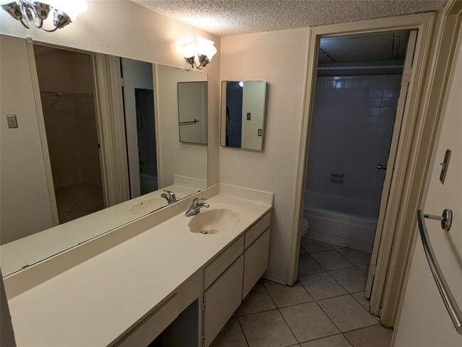 Building Photo - 2120 El Paseo St