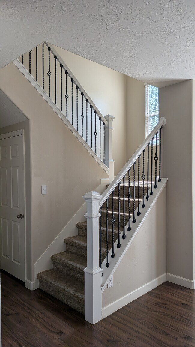 Building Photo - 10241 S Clarks Hill Dr