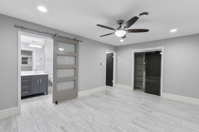 Building Photo - 7727 Barberton Dr