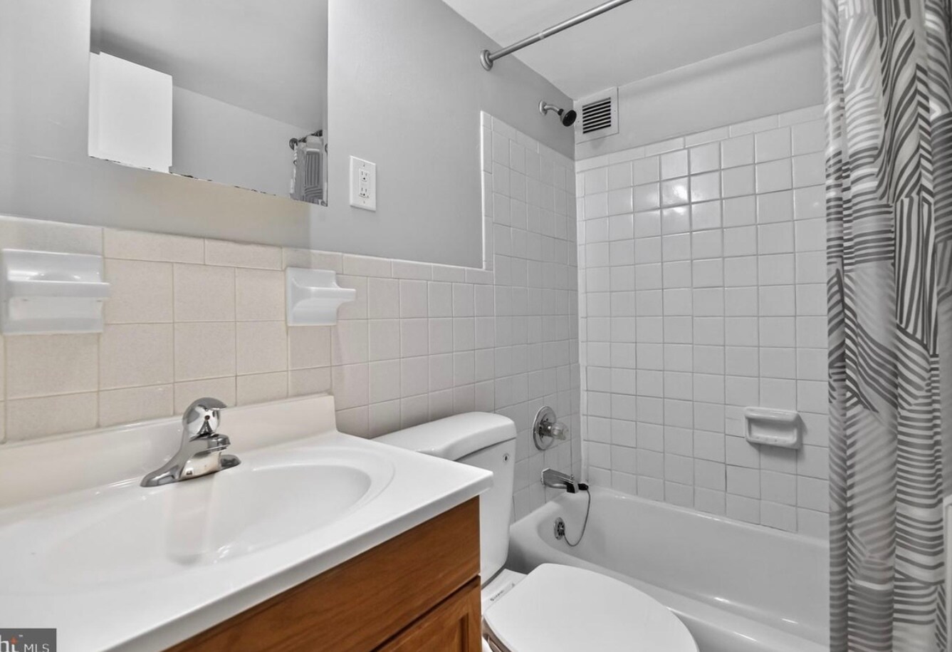 Building Photo - 801 N Pitt St