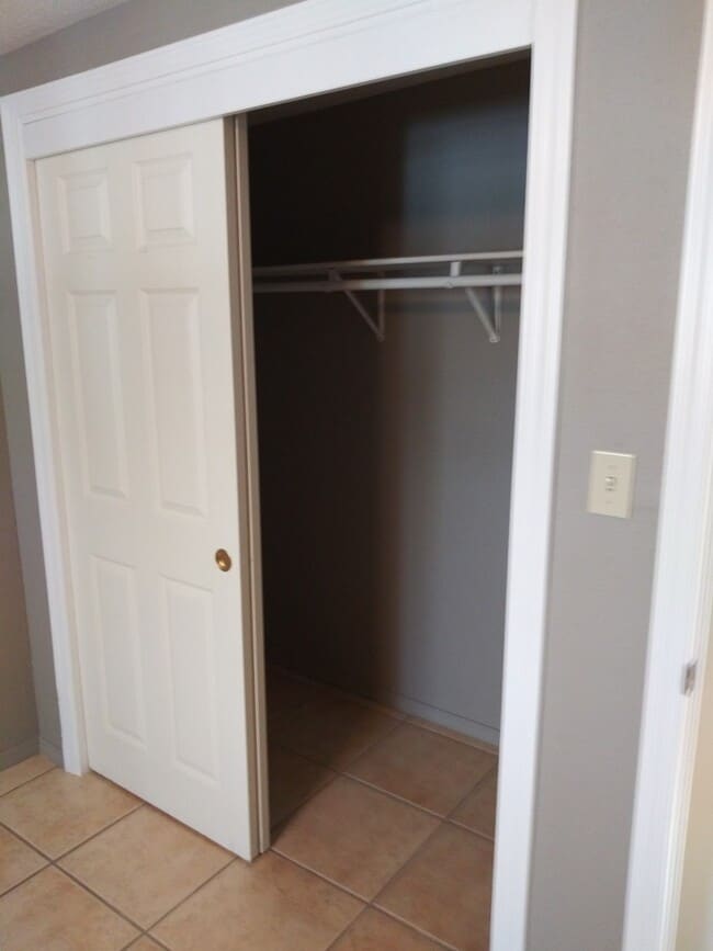 Building Photo - Renovated super cute 2 bedroom home