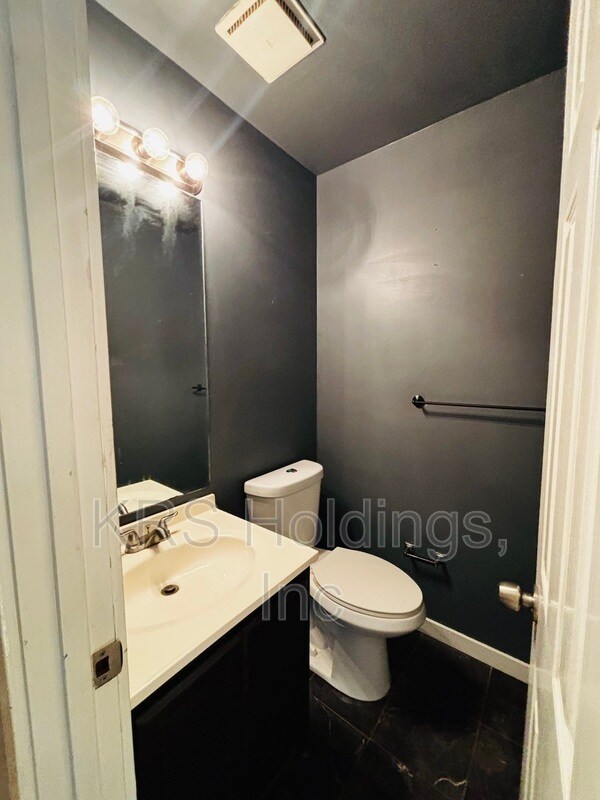 Building Photo - 9629 Groundhog Dr