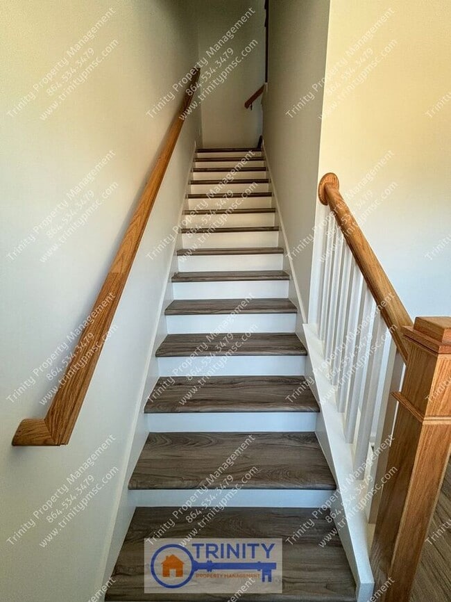Building Photo - Gorgeous newly built townhome near downtow...