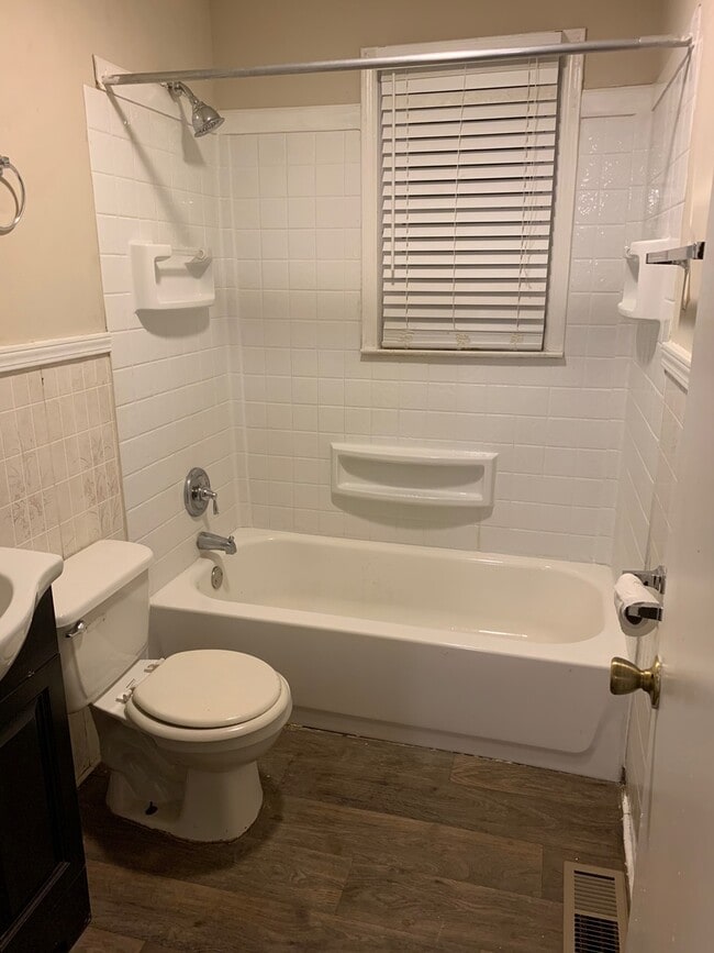 Building Photo - Coming soon! 3 bed house!! Stainless Steel...