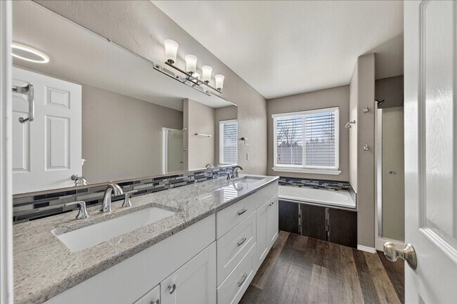 Building Photo - Beautiful NW Meridian Home with Privacy and Community Amenities