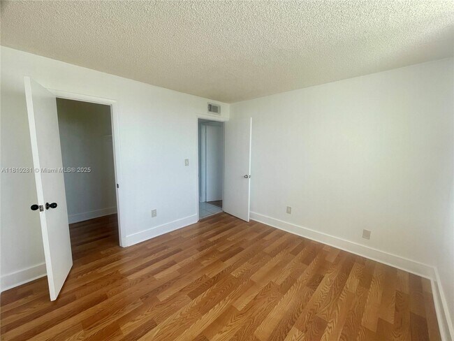 Building Photo - 492 NW 165th St
