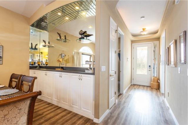 Building Photo - 497 Grandview Ave