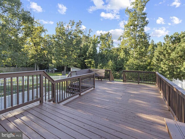 Building Photo - 45370 Barefoot Dr