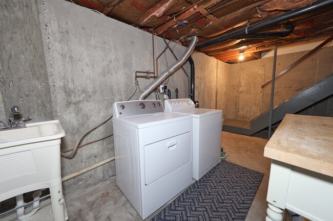 Building Photo - 138 Wildwood Cir