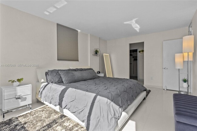 Building Photo - 1345 Lincoln Rd