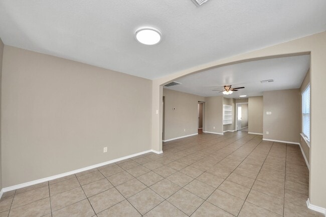 Building Photo - 826 Bandon Ln