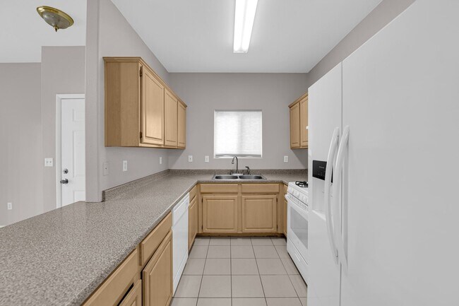 Building Photo - 5650 E Sahara Ave