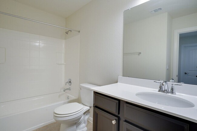 Building Photo - 14005 Hedera Dr
