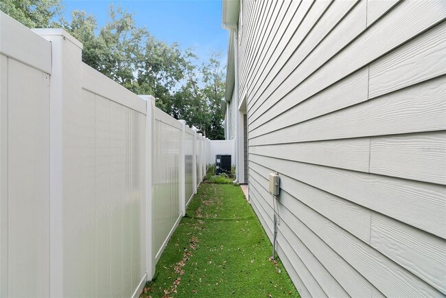 Building Photo - 730 Cordova Dr