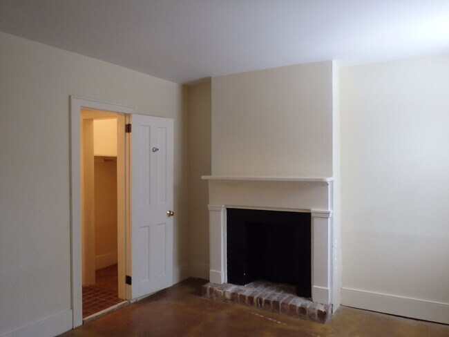 Building Photo - 433 Barnard St