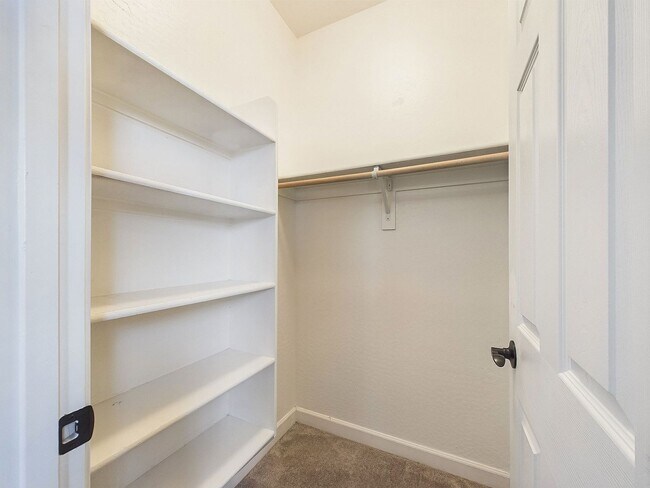 Building Photo - Carefree Hwy/27th Dr Gorgeous 6 Bedrooms/4 Bath 3695 Sq Ft Home