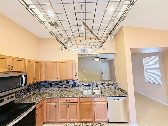 Building Photo - Spacious 3-Bedroom Home with 2 Full Baths in Charming Mulberry Home with Outdoor Kitchen!