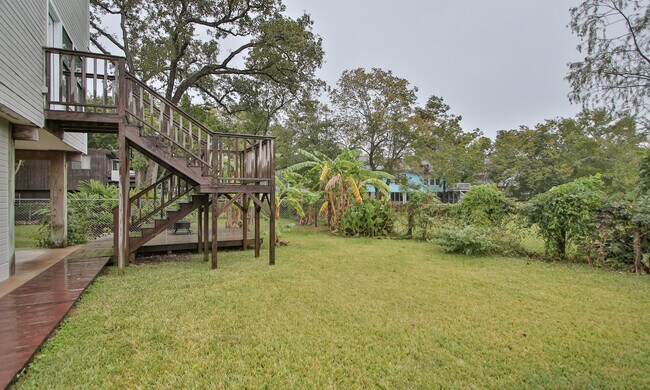 Building Photo - 131 Pine Rd