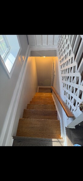 Building Photo - 715 Grandview Ave