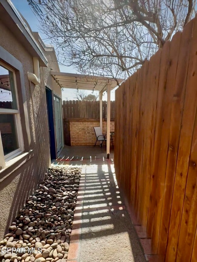 Building Photo - 502 Cincinnati Ave