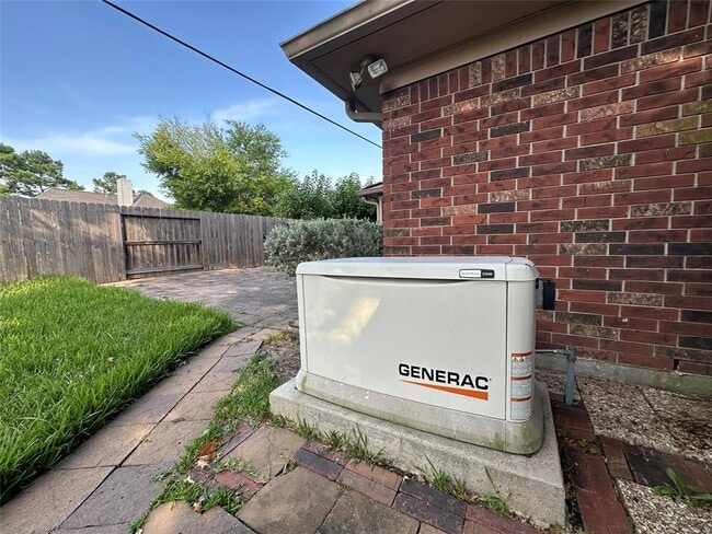 Building Photo - 9918 Cedaredge Dr