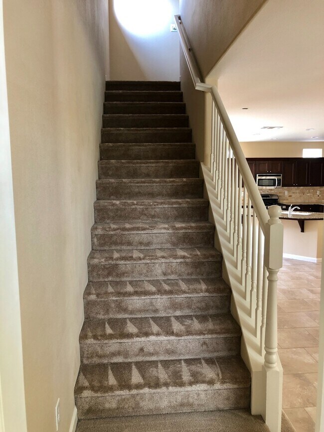 Building Photo - 2404 N Chardonnay Pl