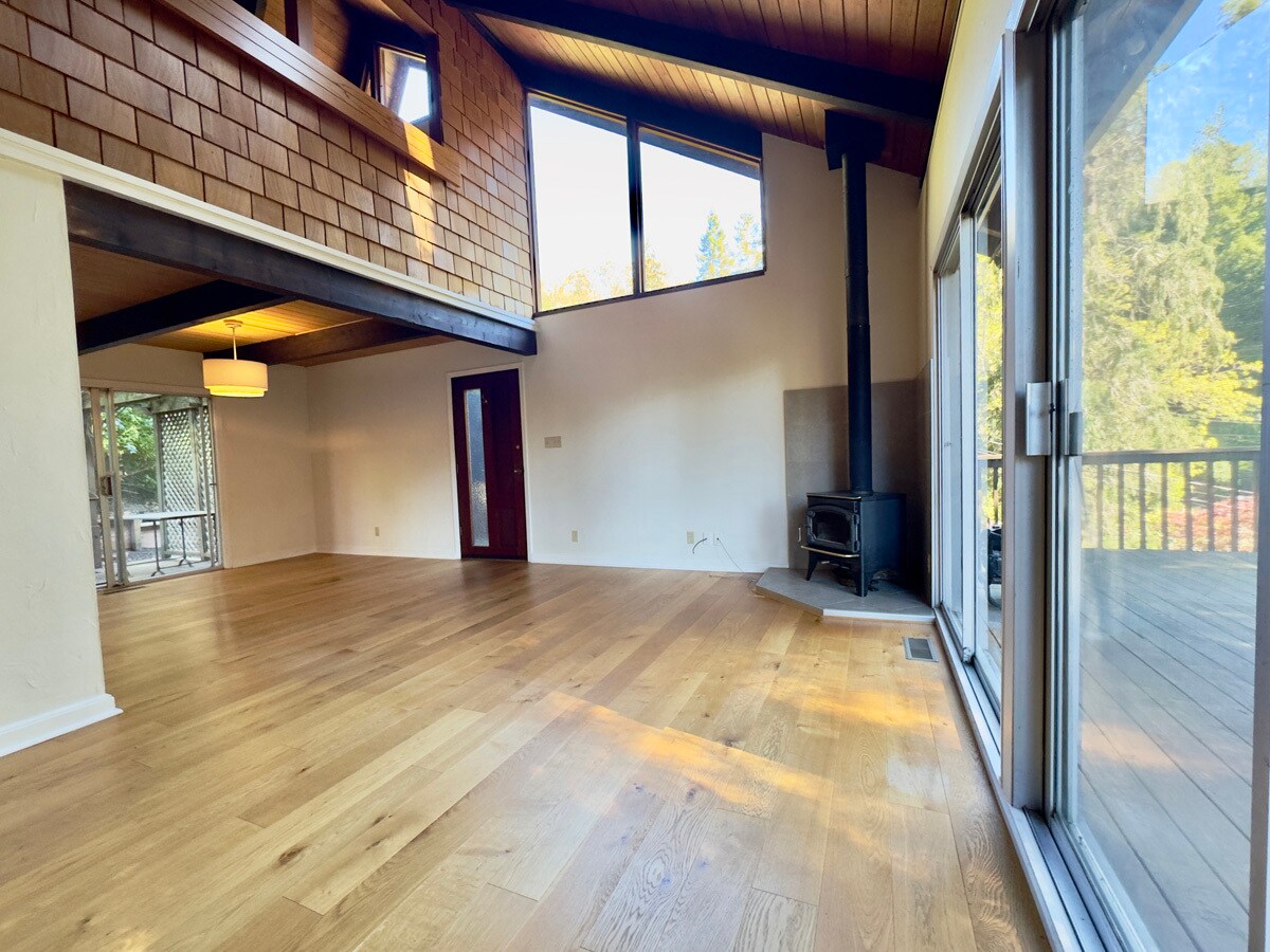 Building Photo - 6583 Valley View Rd