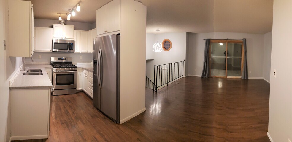 Building Photo - 880 Pontiac Ln