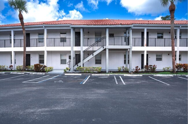 Primary Photo - 5458 Via Delray Blvd