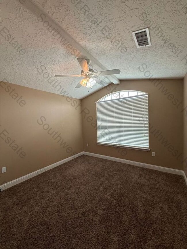 Building Photo - Spacious 3 Bedroom 2 Bath home in Portales, NM