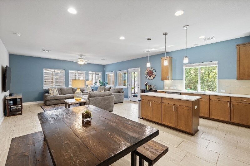 Building Photo - 2409 Spanish Camp Cove