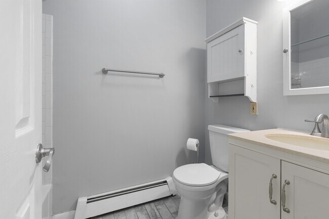 Building Photo - 809 Park Ave