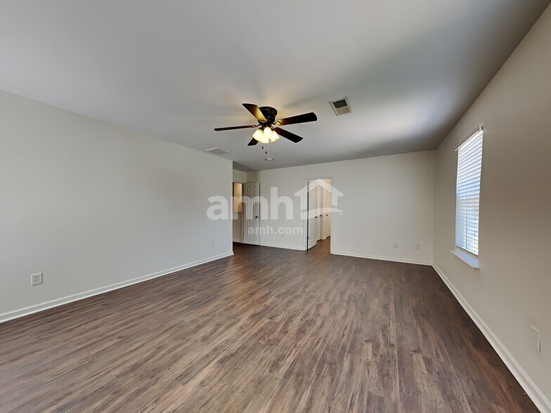 Building Photo - 4095 Shadetree Dr