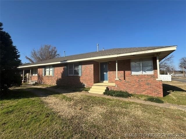 Primary Photo - 2743 E 3rd St