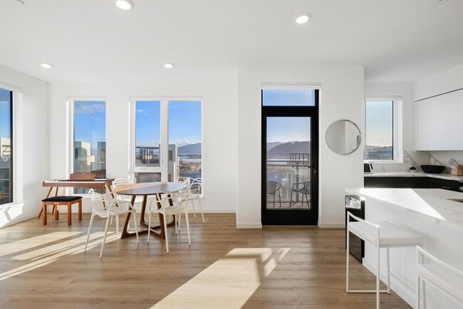 Building Photo - 52 Kirkwood Ave