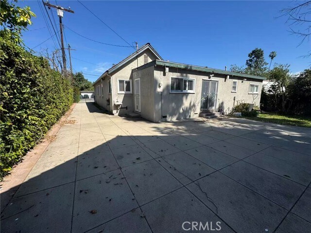 Building Photo - 1965 S El Molino Ave