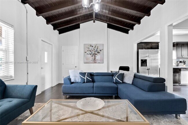 Building Photo - 2315 SW 17th St