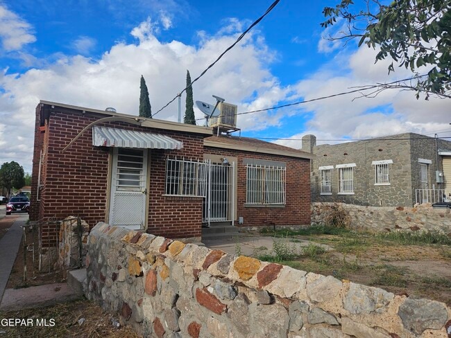 Building Photo - 4020 Chester Ave