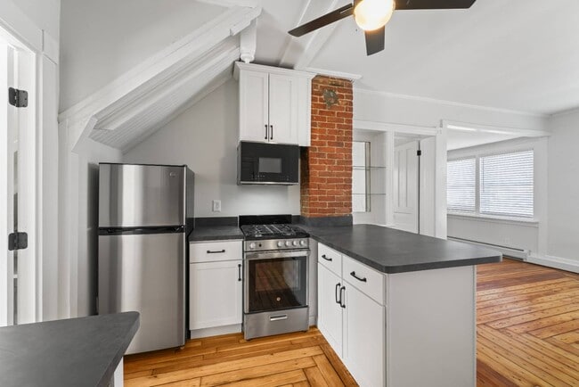 Building Photo - 35 Saratoga Ave