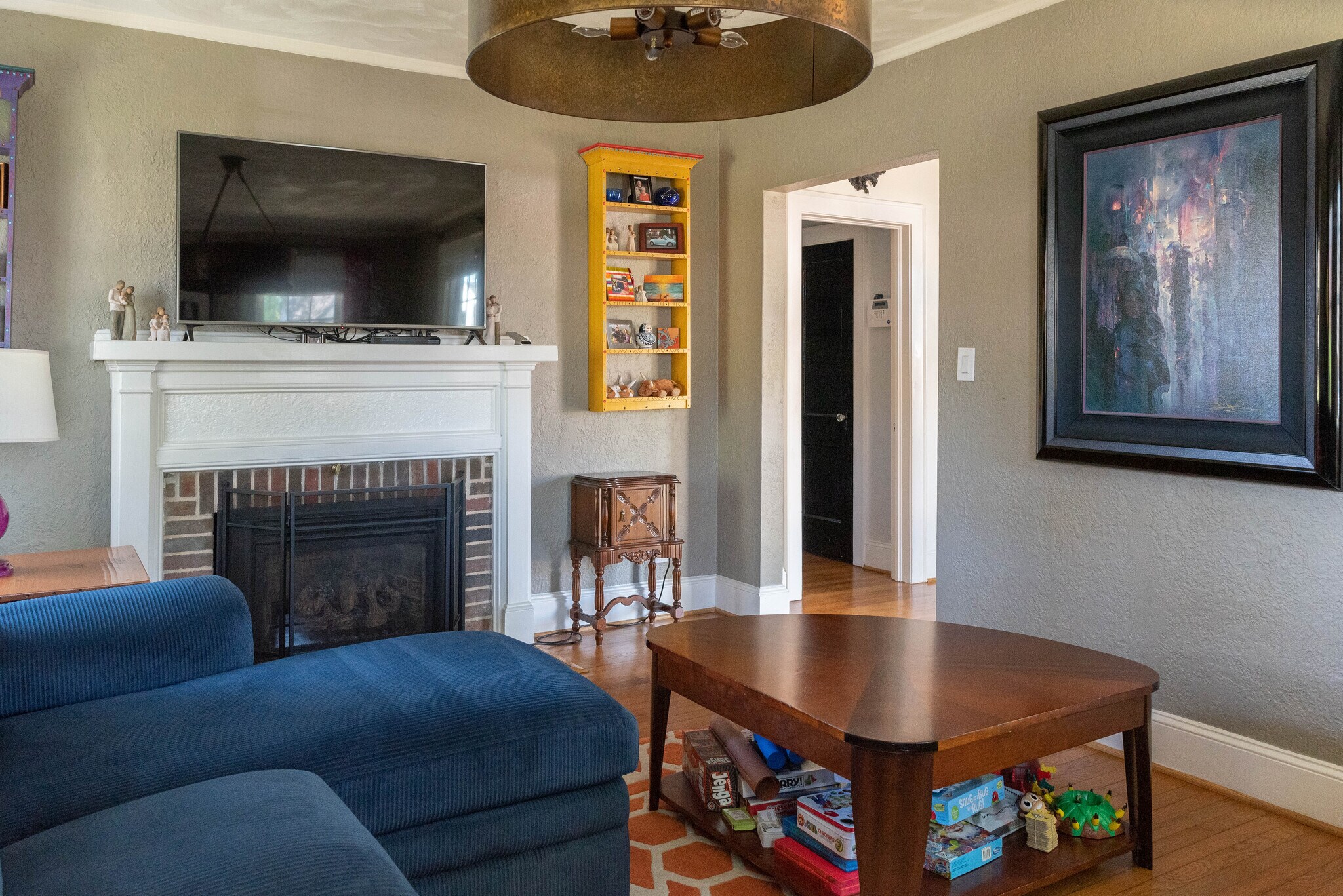 Living Room. Direct Vent, High Efficiency Fireplace. - 417 E Government Ave