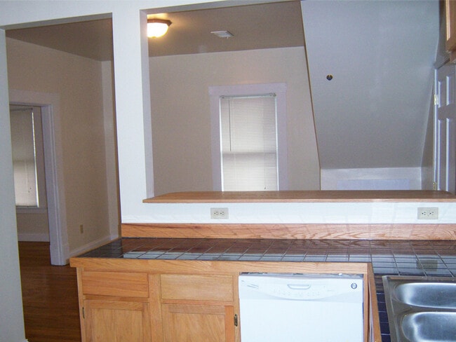 Building Photo - 320 American Ave