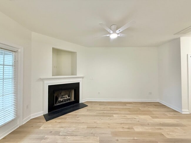 Building Photo - Newly Remodeled 3BD, 3BA Raleigh Townhome ...