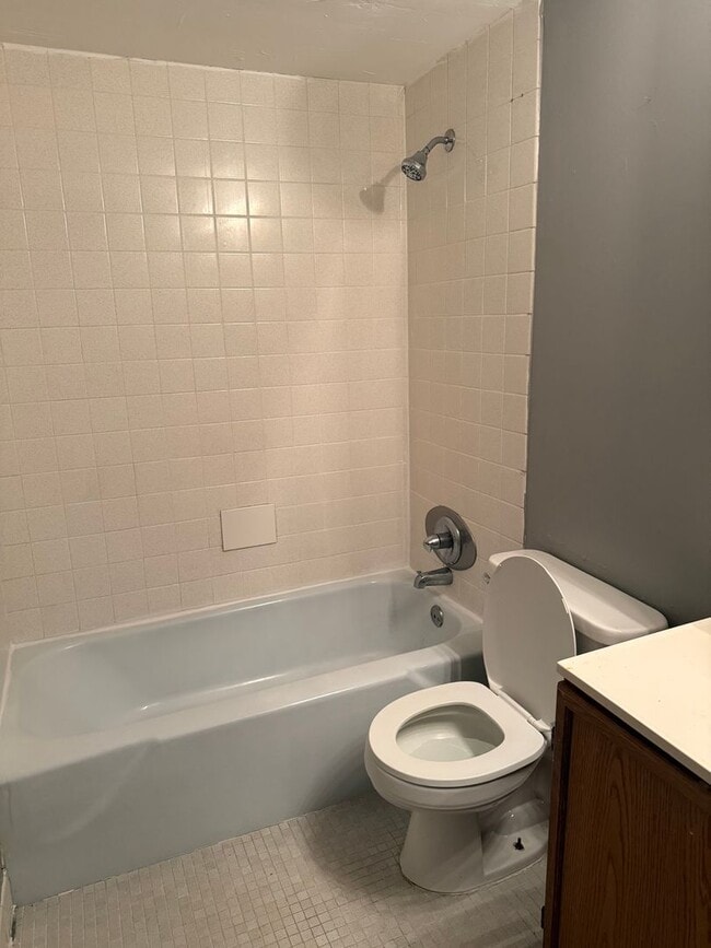 Building Photo - LEASE NOW AND ENJOY 50% OFF 2ND MONTH! 1 Bd/1 Ba near UF- Apartment for Rent