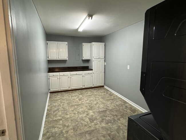 Building Photo - 3 BD/2 BA - Two Story Home in Mid-town Wil...