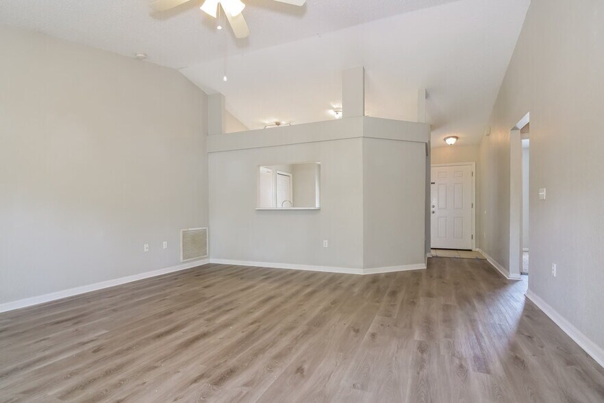 Building Photo - 306 Carriage Crossing Cir