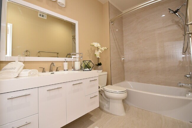 Building Photo - SPECIOUS 2 BED 2 BATH CONDO WITH ATTACHED CAR GRAGAE AT VISTANA