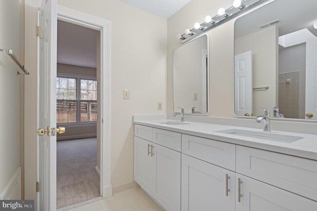 Building Photo - 13620 Canal Vista Ct