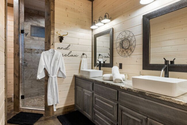 Building Photo - 222 Lost Creek Trl